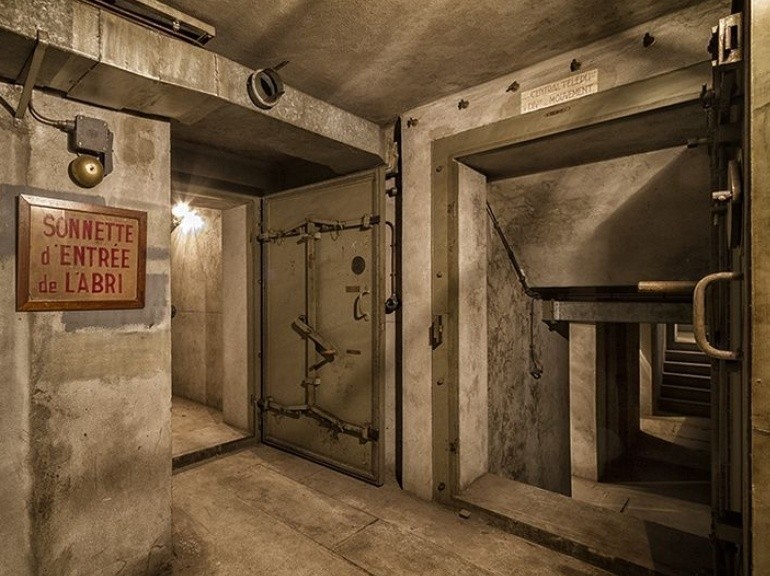 Une plongée dans un endroit des plus insolites : c'est ce que proposent les photos de Diane Dufraisy-Couraud, prises dans un bunker secret situé sous la gare de l'Est, à Paris. Exploration.