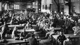 Militaires dans la cantine des Brotteaux